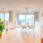 Lively Coastal Haven 3bd Retreat