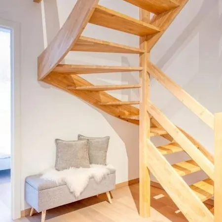 Bright Duplex Apartment With 3 Bedrooms *