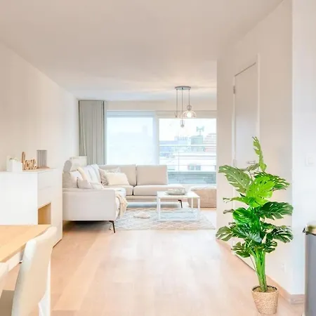 Apartment Lively Coastal Haven 3bd Retreat