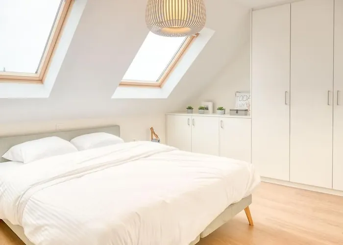 Lively Coastal Haven 3bd Retreat Apartment *