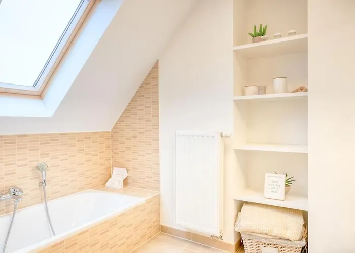 Apartment Lively Coastal Haven 3bd Retreat *