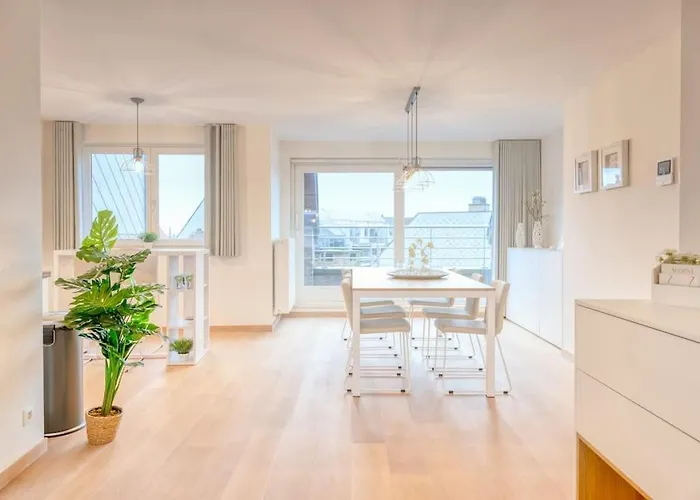 Lively Coastal Haven 3bd Retreat