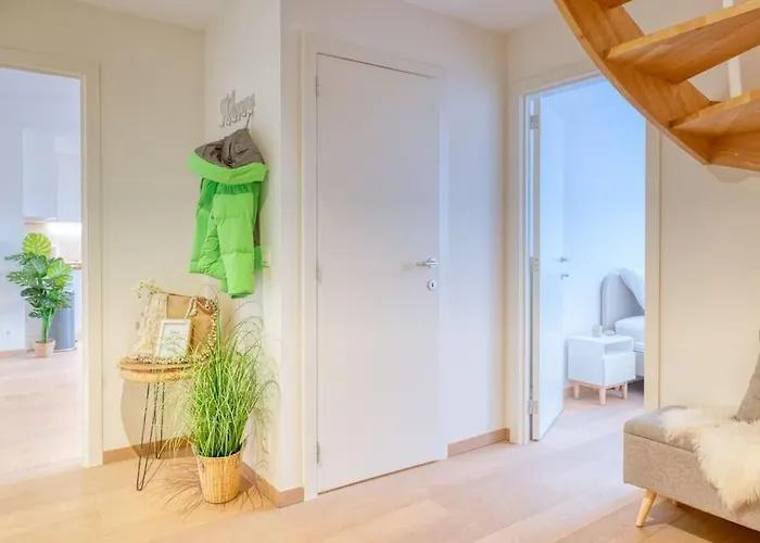 Lively Coastal Haven 3bd Retreat Apartment *