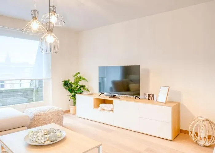 Lively Coastal Haven 3bd Retreat Apartment *